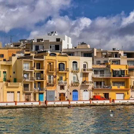 Cosy 3br With Private Balcony In B'bugia