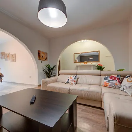 Cosy 3br With Private Balcony In B'bugia * Birzebbuga