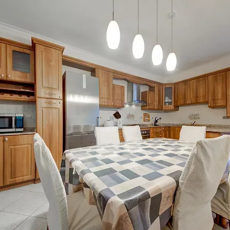 Cosy 3br With Private Balcony In B'bugia Apartment