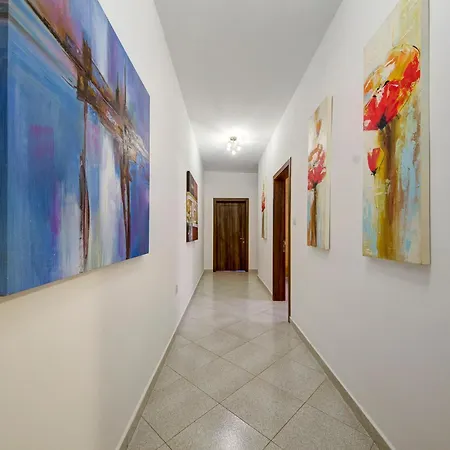 Cosy 3br With Private Balcony In B'bugia Apartment