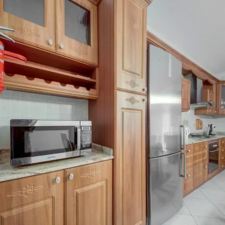 Cosy 3br With Private Balcony In B'bugia Apartment *