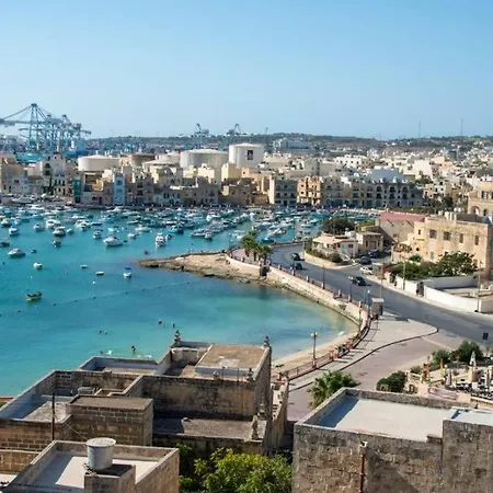 Διαμέρισμα Cosy 3br With Private Balcony In B'bugia *