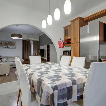 Cosy 3br With Private Balcony In B'bugia * Birzebbuga