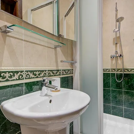 Apartment Cosy 3br With Private Balcony In B'bugia *