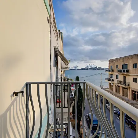 Cosy 3br With Private Balcony In B'bugia Apartment