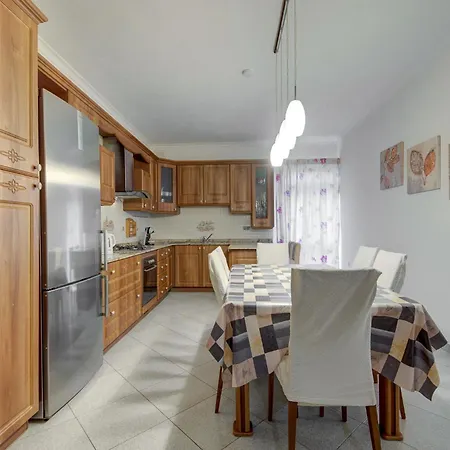 Cosy 3br With Private Balcony In B'bugia