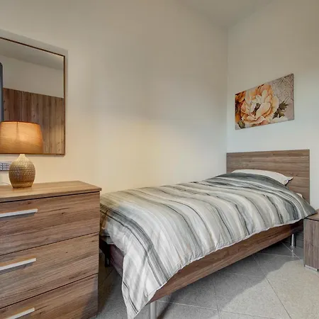 Cosy 3br With Private Balcony In B'bugia Διαμέρισμα