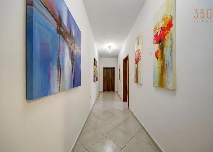 Cosy 3br With Private Balcony In B'bugia דירה