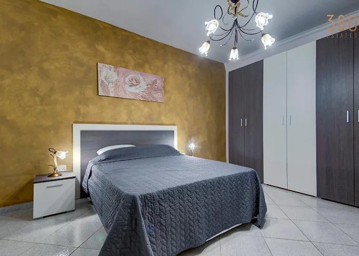 דירה Cosy 3br With Private Balcony In B'bugia