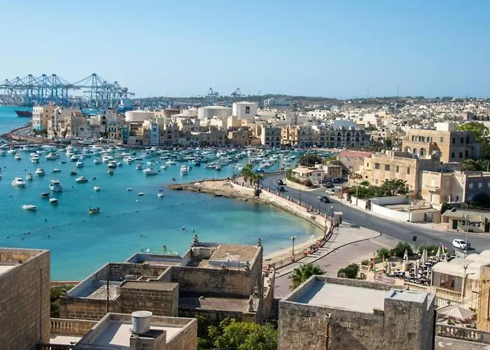 דירה Cosy 3br With Private Balcony In B'bugia *